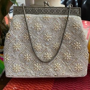 Vintage Beaded Evening Purse approx Sz 8”x6”, EUC one small stain inside